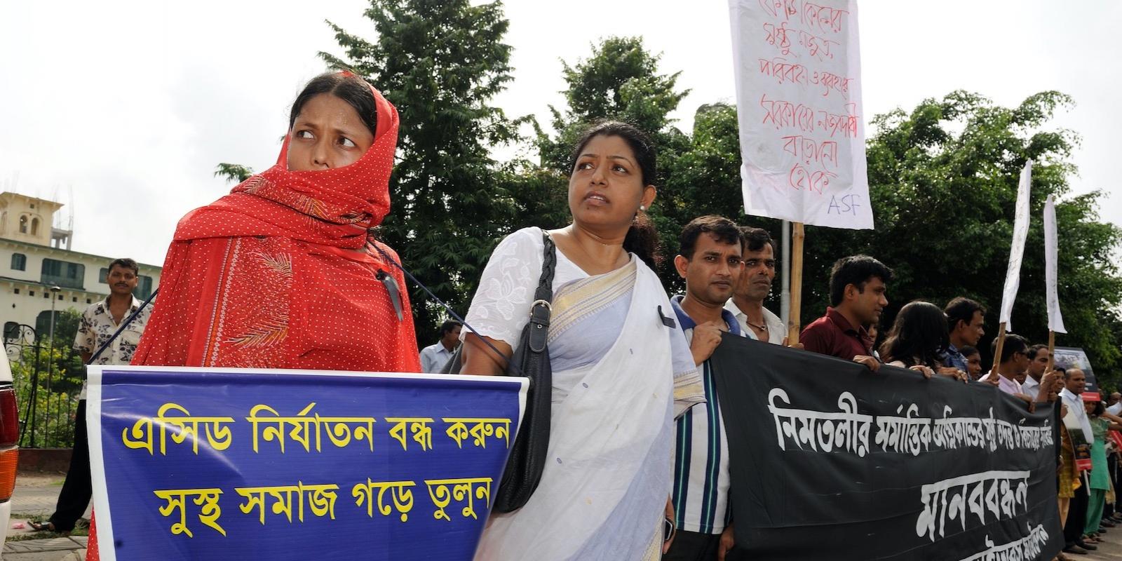 Monira demonstrating