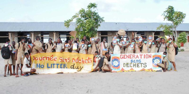 Large group of children on No Litter Day