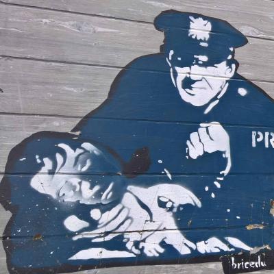 Street art of police violence, photgraphed by ITTMUST in paris.