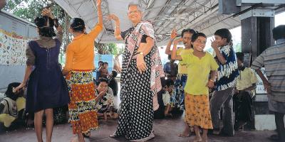 Inderjit Khurana and children dancing on train platform